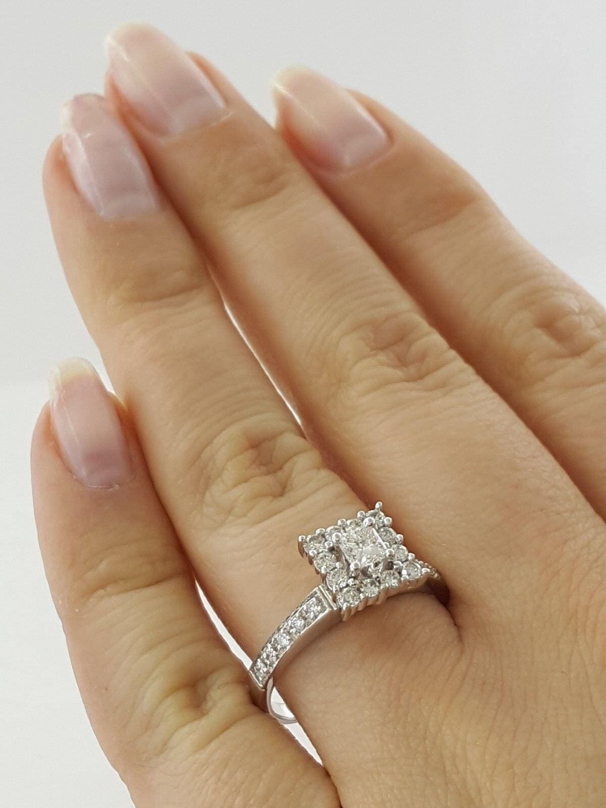 0.58 ct 14K White Gold Princess Cut Diamond Halo Engagement Ring 3.2 Grams