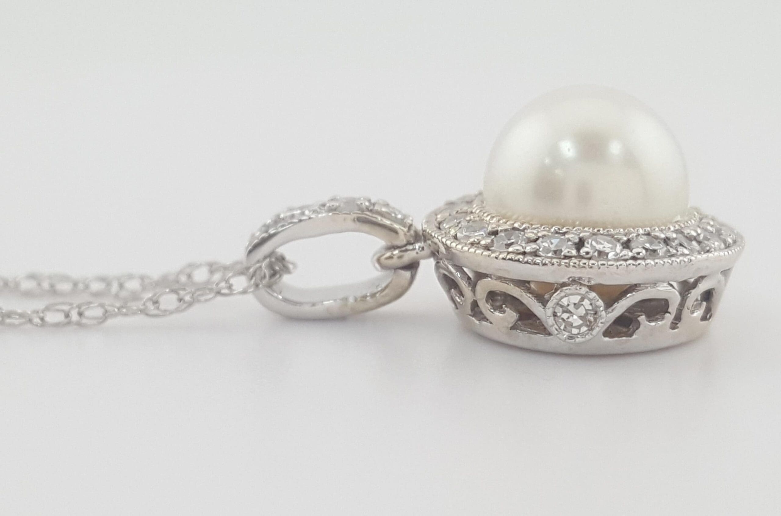 Akoya Pearl & Diamond Halo Pendant Necklace 0.12 ct 14K Gold 20"