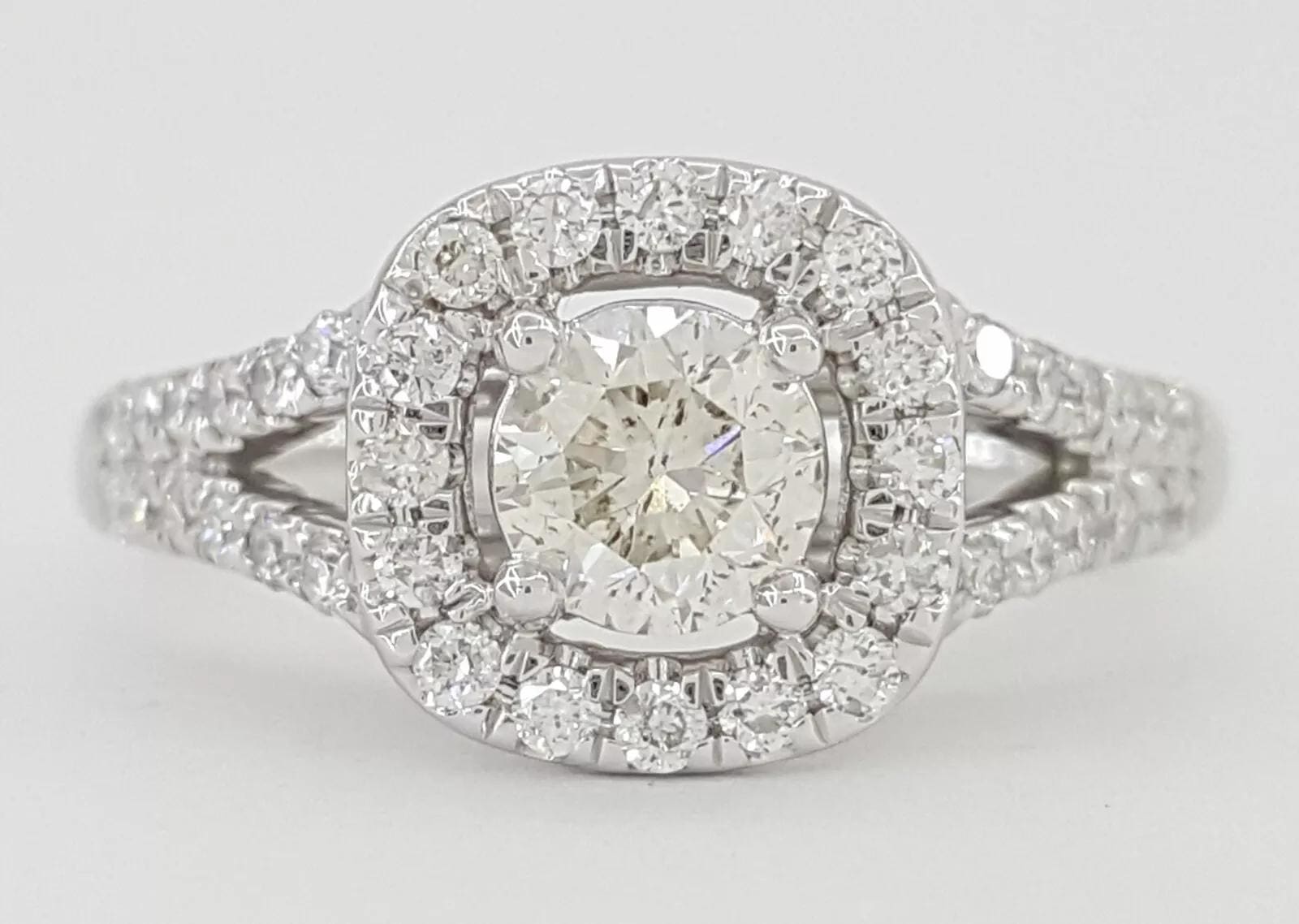 Round Brilliant Diamond Halo Engagement Ring 0.75 ct 14k White Gold Rtl 2,999