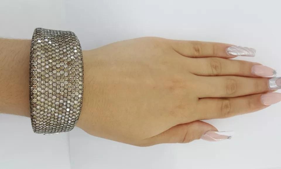 Roberto Coin Fantasia Collection Pave Diamond Bangle 94.3 Grams 18K Gold 27.8 ct