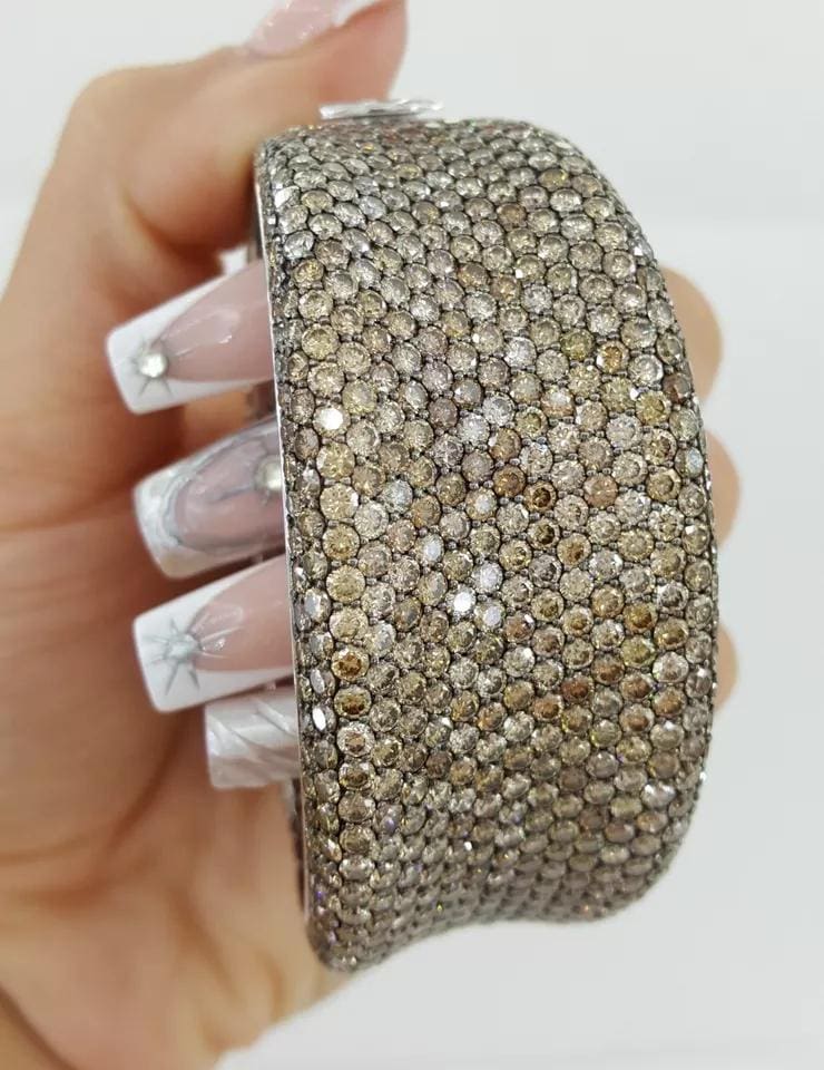 Roberto Coin Fantasia Collection Pave Diamond Bangle 94.3 Grams 18K Gold 27.8 ct