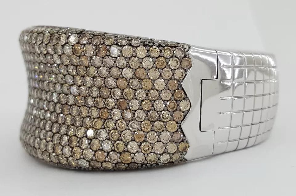 Roberto Coin Fantasia Collection Pave Diamond Bangle 94.3 Grams 18K Gold 27.8 ct