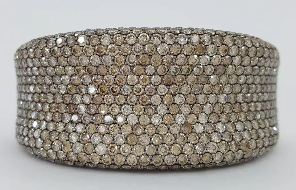 Roberto Coin Fantasia Collection Pave Diamond Bangle 94.3 Grams 18K Gold 27.8 ct