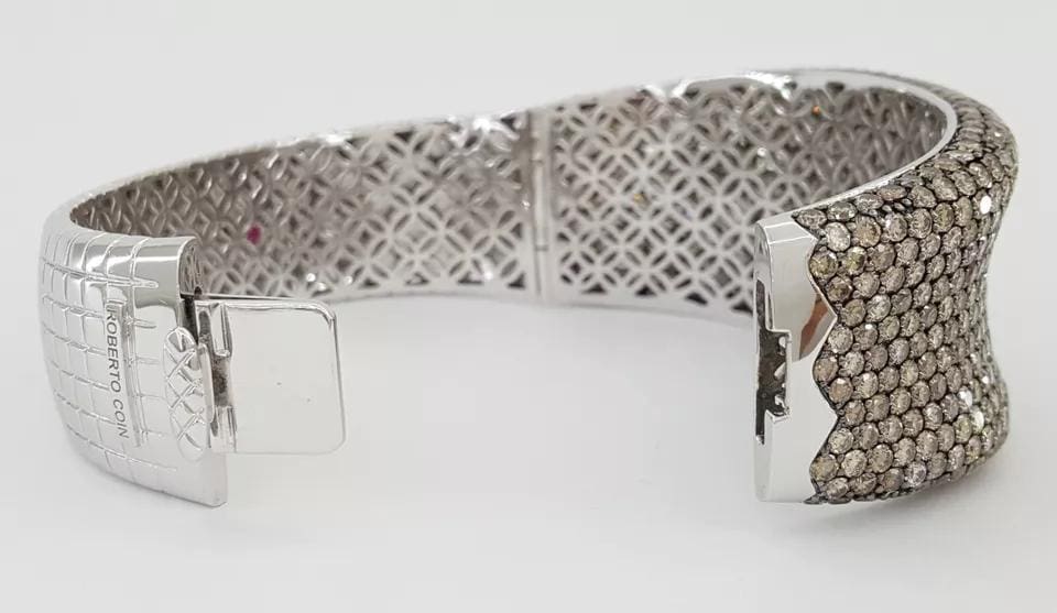 Roberto Coin Fantasia Collection Pave Diamond Bangle 94.3 Grams 18K Gold 27.8 ct