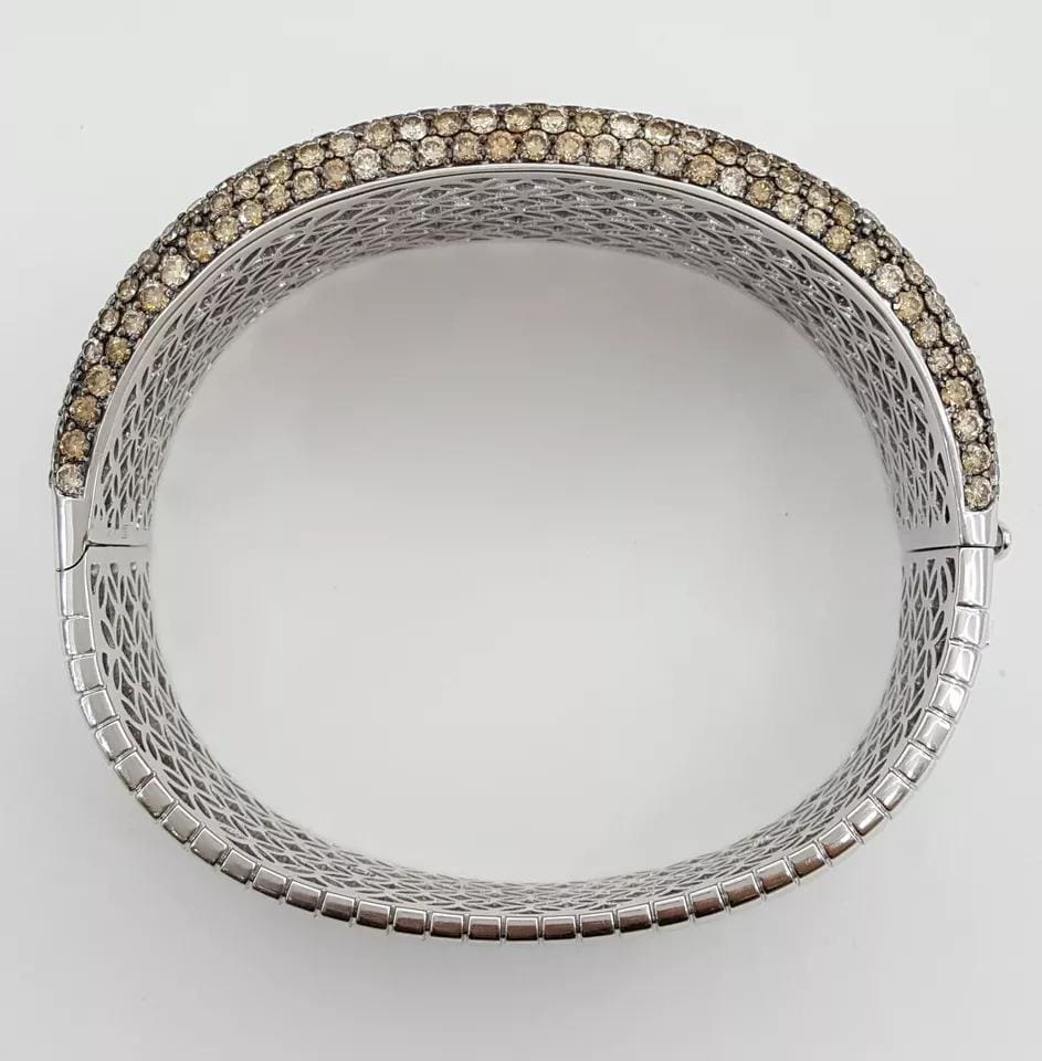Roberto Coin Fantasia Collection Pave Diamond Bangle 94.3 Grams 18K Gold 27.8 ct