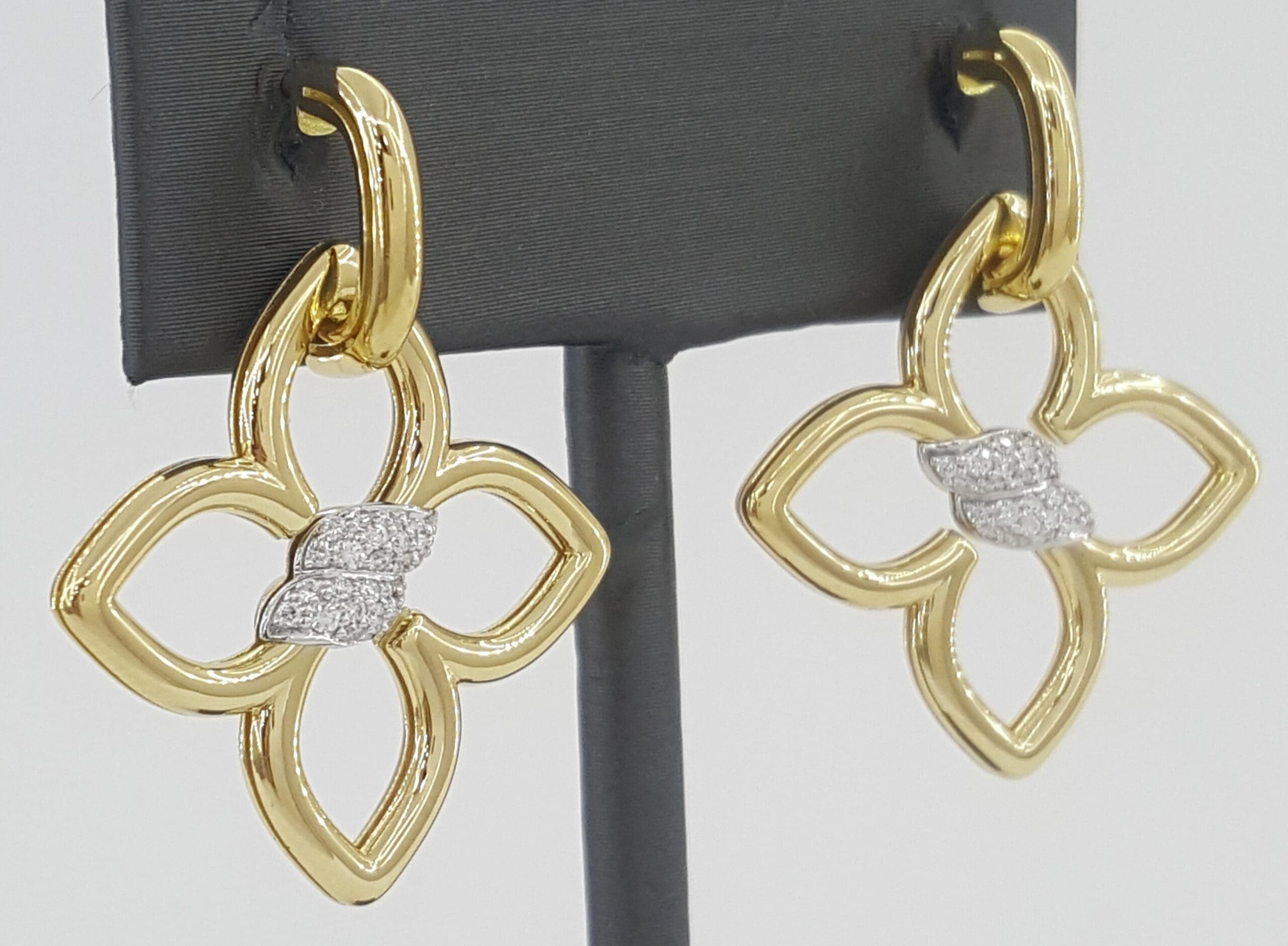 Roberto Coin Cialoma Diamond Flower Drop Earrings 0.15 ct 18K Yellow Gold $6,030